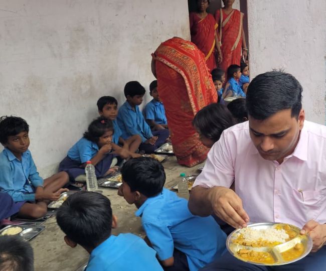 Katihar DM Surprise School Visit Mid-Day Meal Student Test (1)