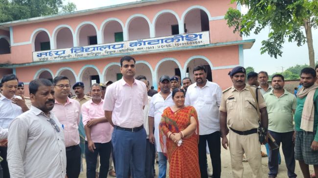 Katihar DM Surprise School Visit Mid Day Meal Student Test