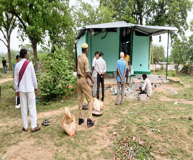 Workers rebuilding the demolished shrine in Kaushambi