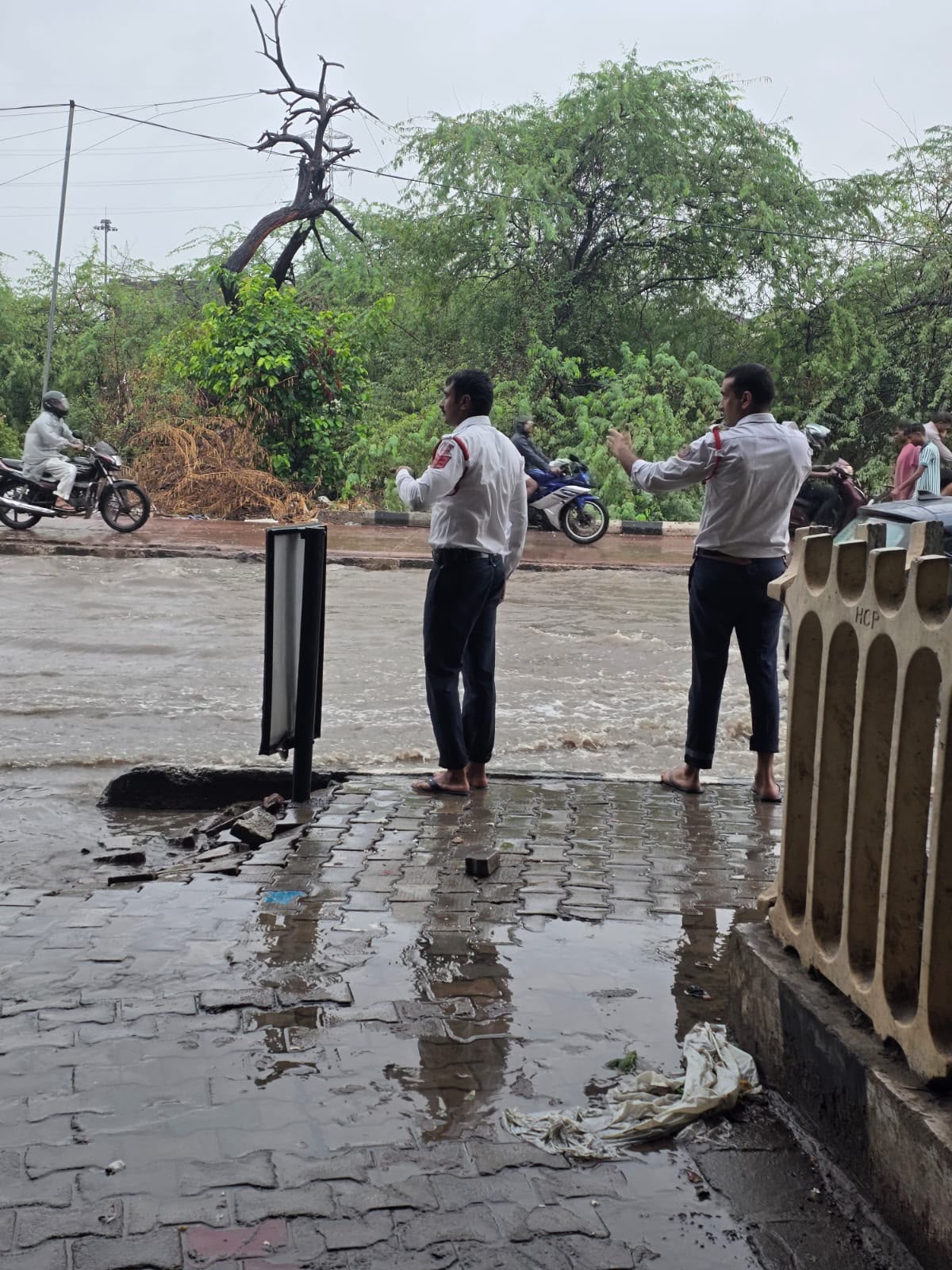 traffic divert 1