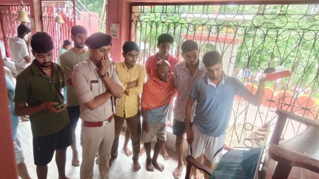 Bhagalpur Kalika Temple 24kg Silver Idol Stolen CCTV Captures Thief (4)
