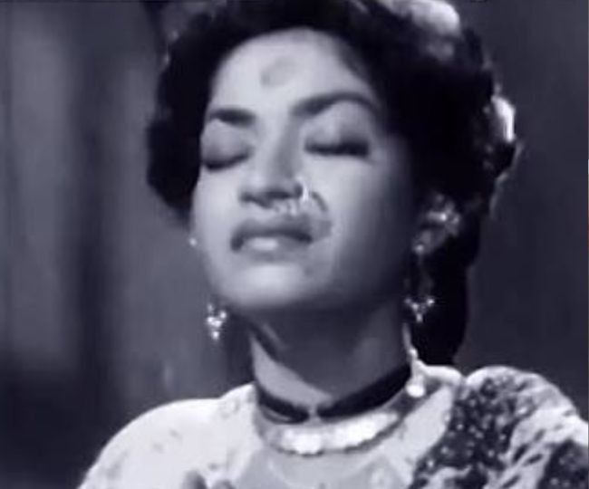 Ae Malik Tere Bande Hum song (2)