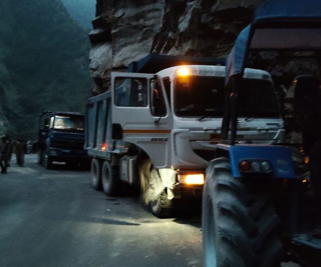 Vehicles stranded on the Kailash Mansarovar Yatra route