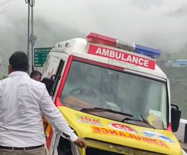 ambulance Accident Mandi