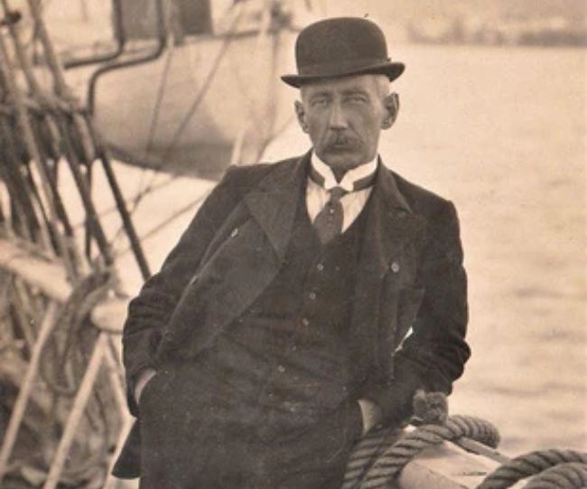 Who Was Roald Amundsen