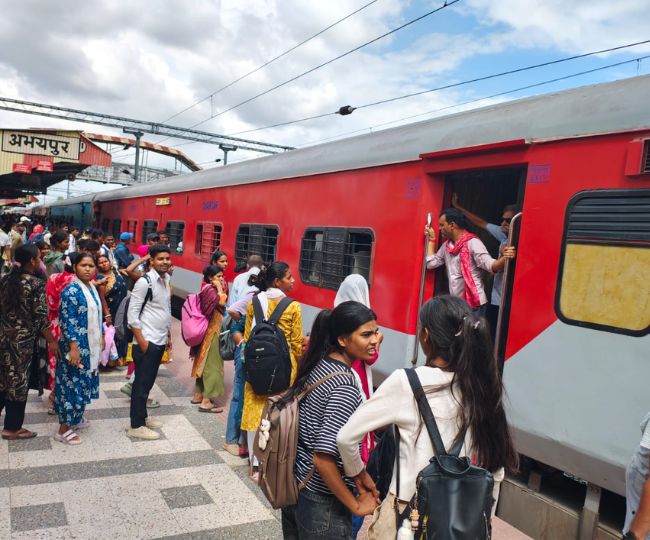 bihar kajra rail tracks submerged kiul jamalpur line halted (1)