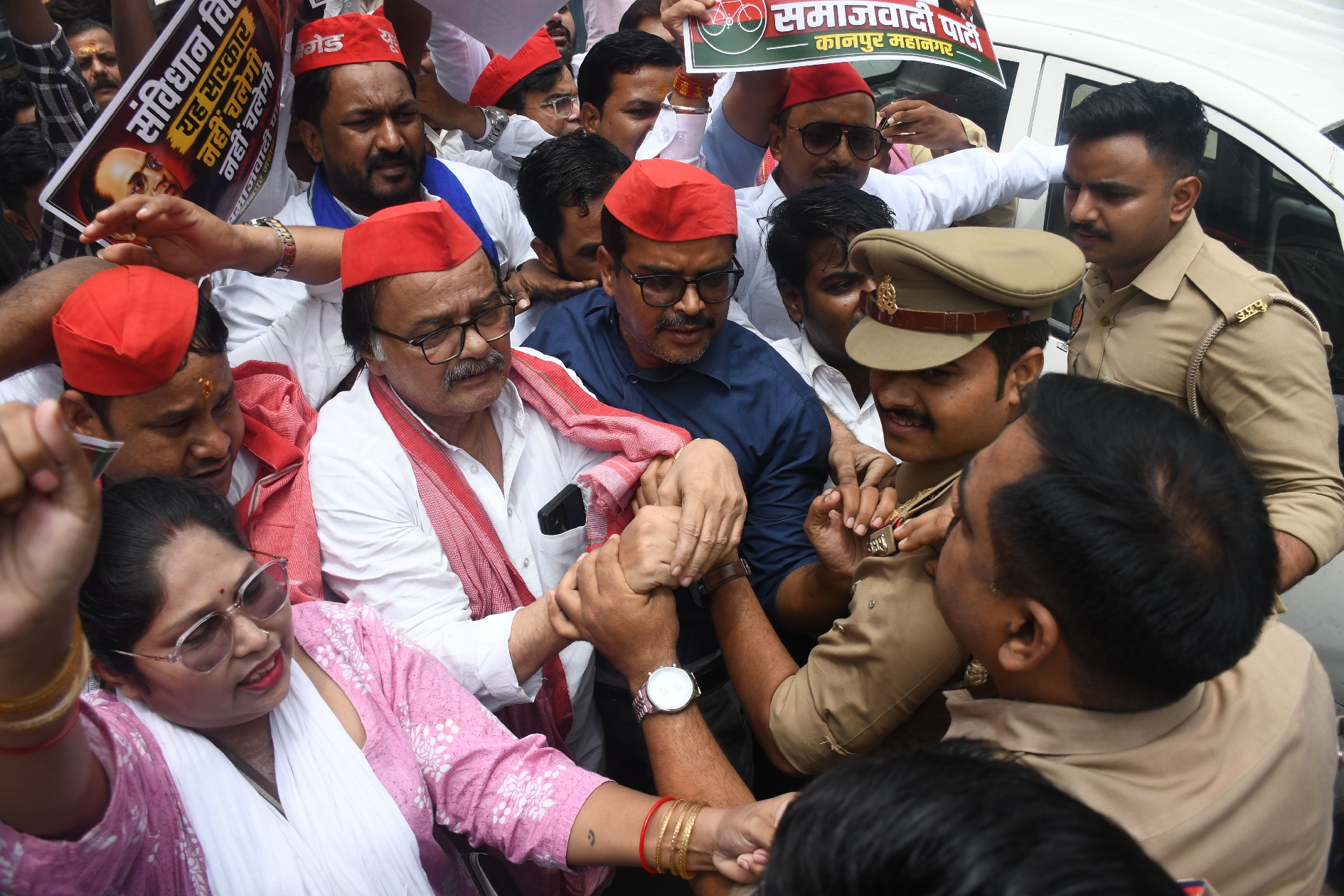 Kanpur SP Congress Leaders Protest for Delhi Students House Arrest