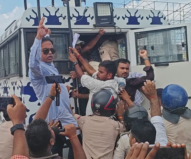 NEET Protest 17 Students Detained in Madhepura Bihar Bandh (1)