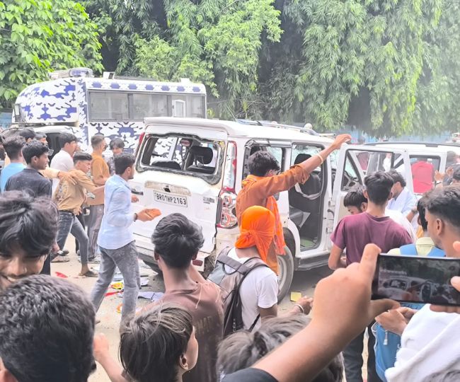 bhagalpur neet protest bihar bandh turns violent vehicles damaged (6)