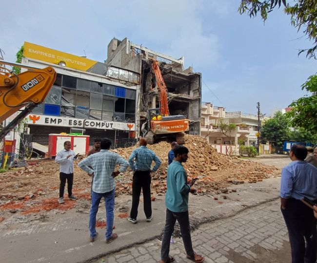 building damahe