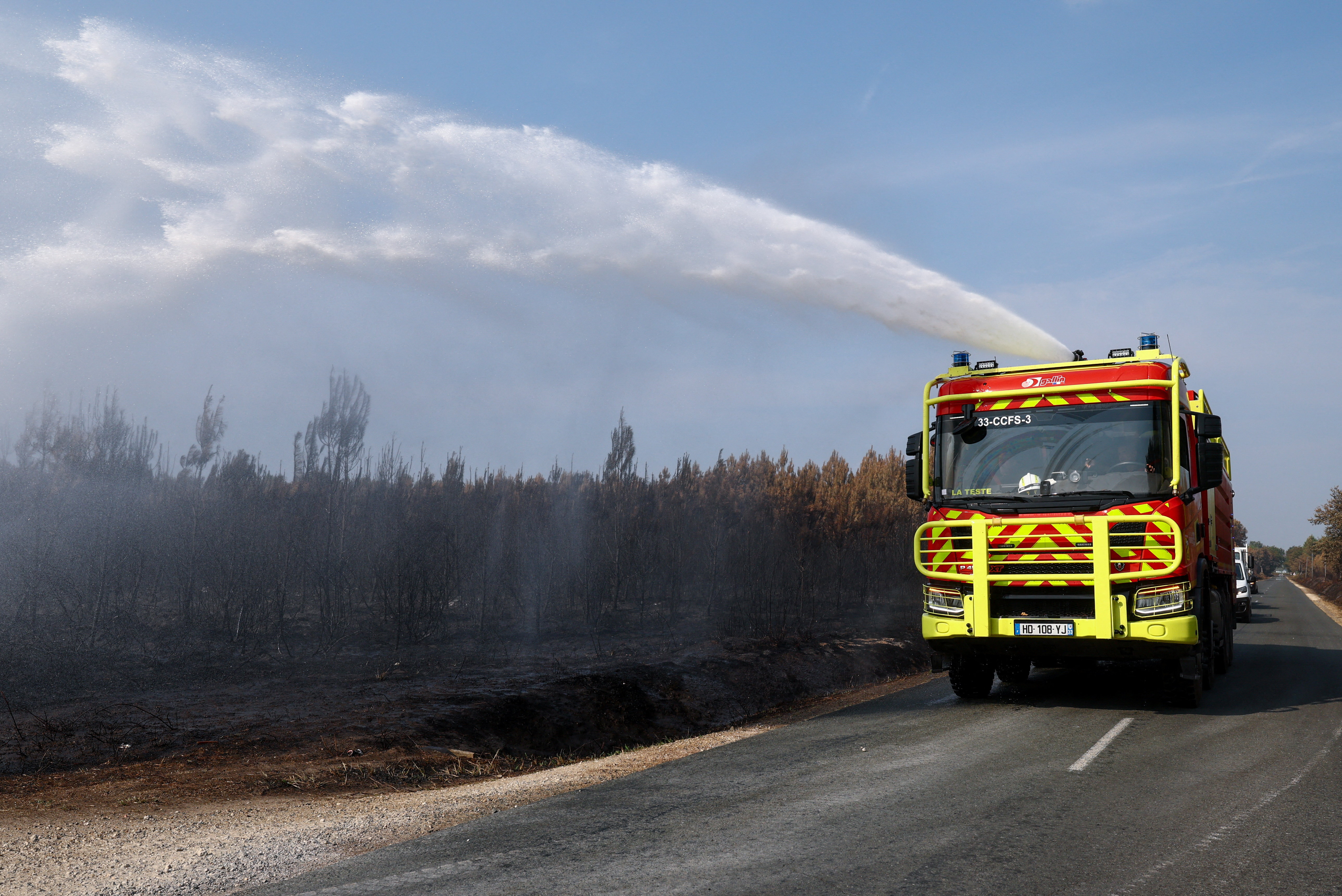 EUROPE-WEATHER-FRANCE-WILDFIRE 1