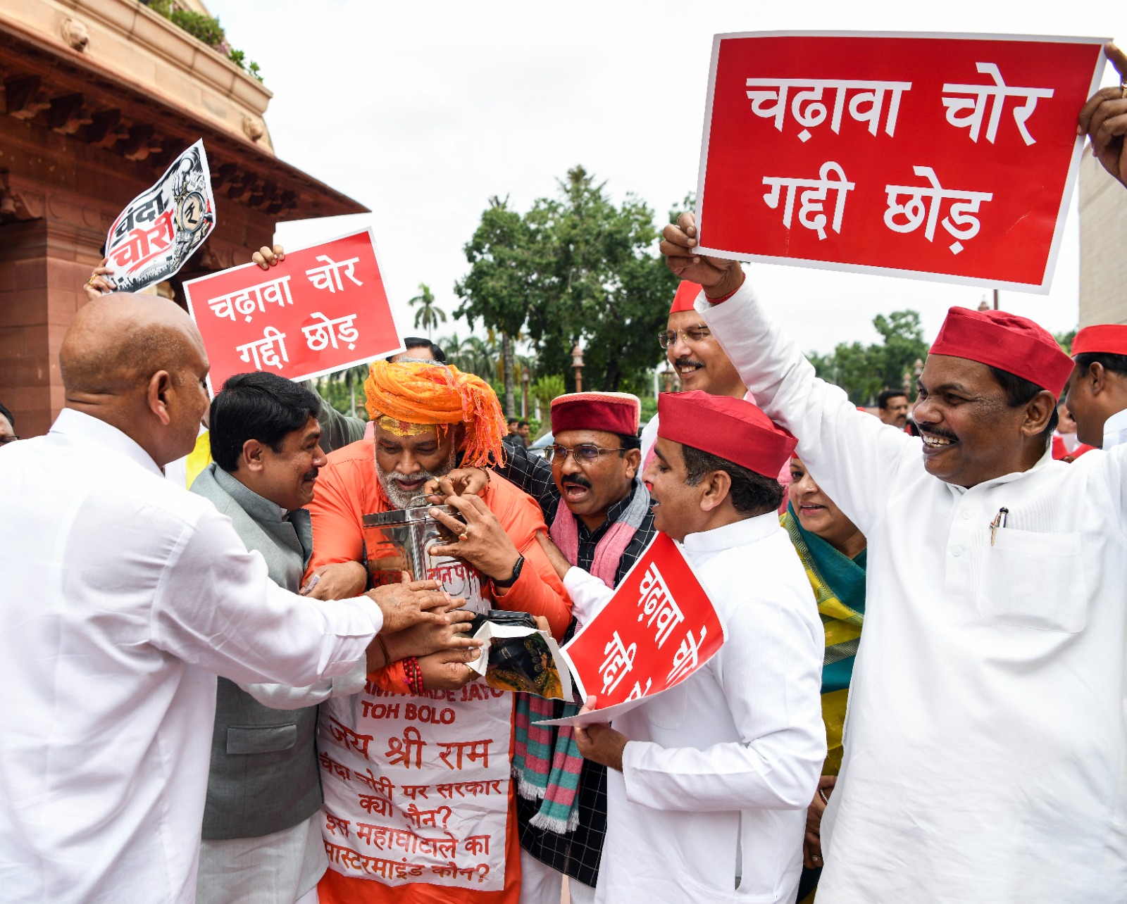 संसद में भगवा पहनकर नुक्कड़ नाटक कर बुरे फंसे पप्पू यादव, स्पीकर ओम बिरला  की नाराजगी के बाद FIR दर्ज - pappu yadav faces fir over ram mandir protest  in delhi