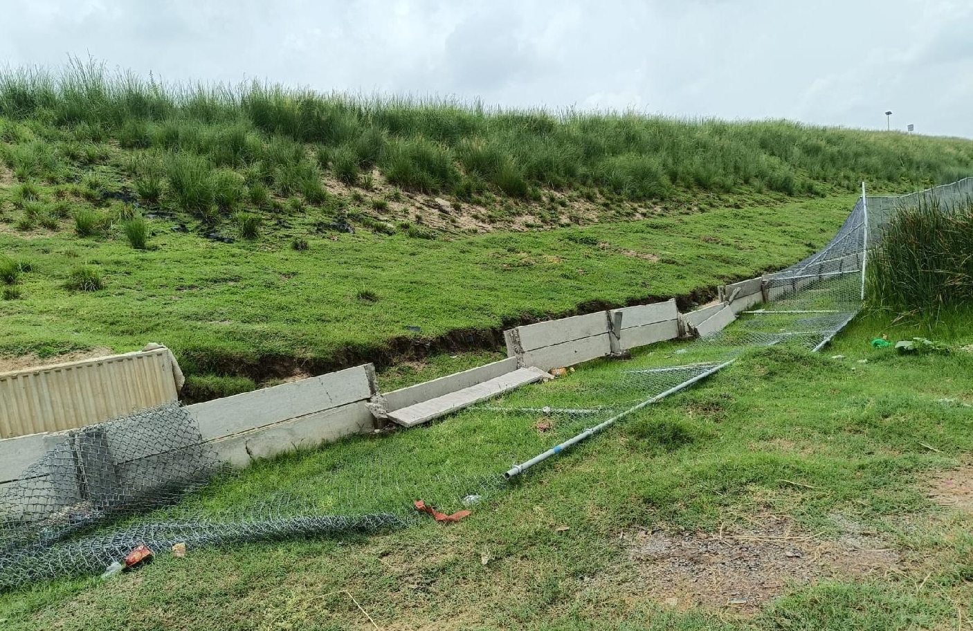 Lucknow Kanpur Expressway Lane Sinks