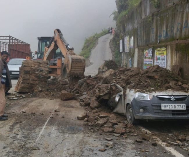 Theog car Landslide