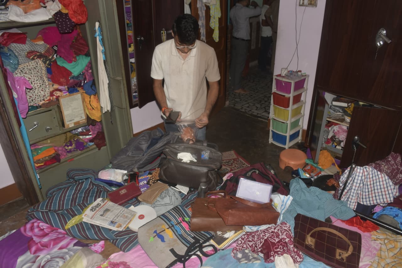 kanpur news robbery at teacher house in shyam nagar kanpur news robbery at teacher house in shyam nagar