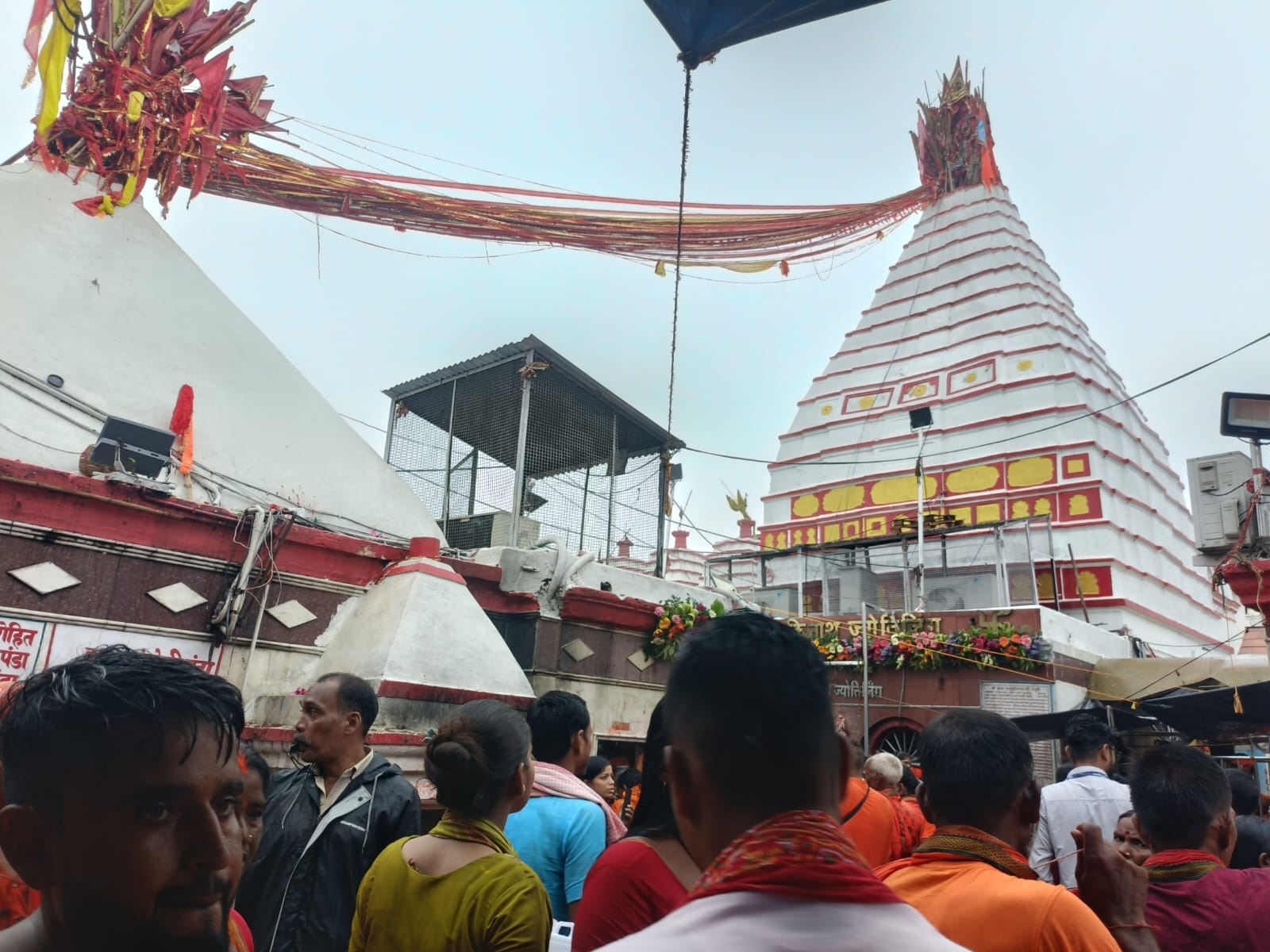 mandir mein bhid