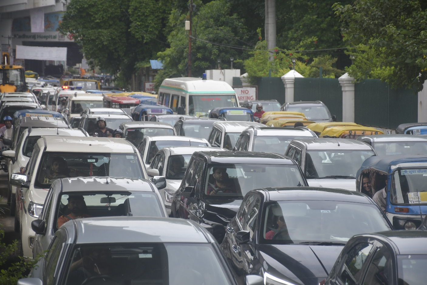 kanpur choked by traffic during bjp yuva morcha up president rohit mishra welcome