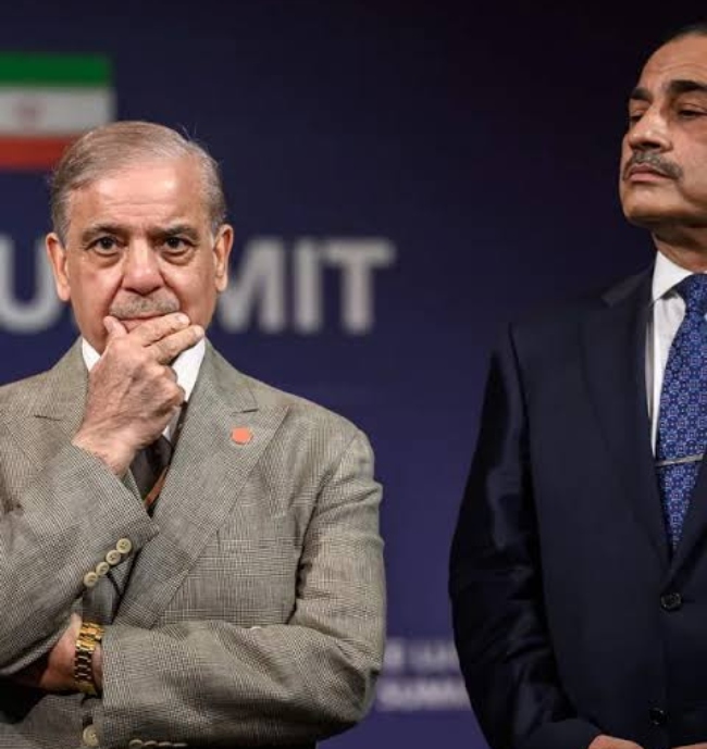 shahbaz with munir